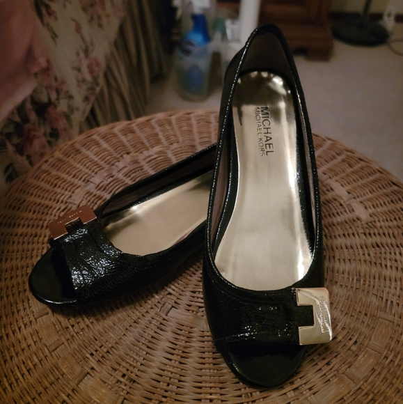 MICHAEL KORS Black leather peep toe flat. Size 6 - Picture 1 of 3
